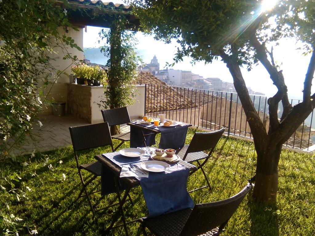 La Casa Del Gelsomino Bed & Breakfast รากูซา ภายนอก รูปภาพ